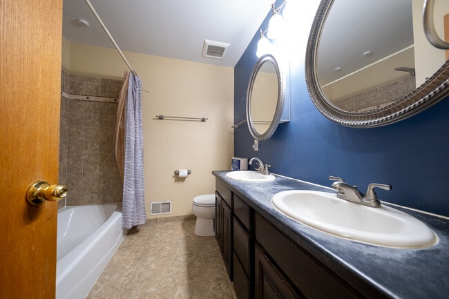Building Photo - 2708 Terraceview Ct