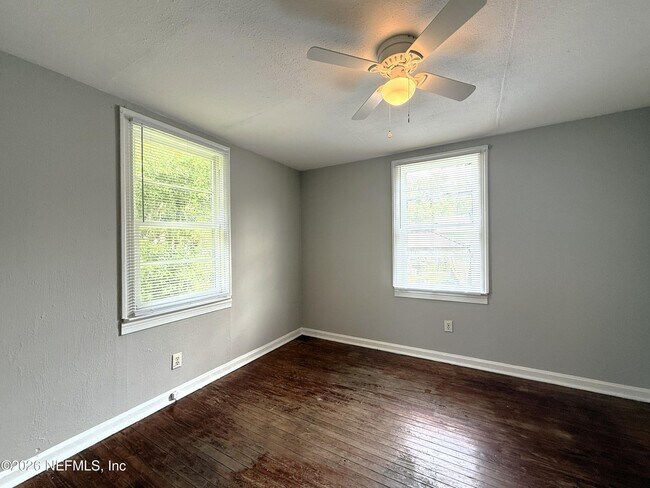 Building Photo - 843 Mackinaw St