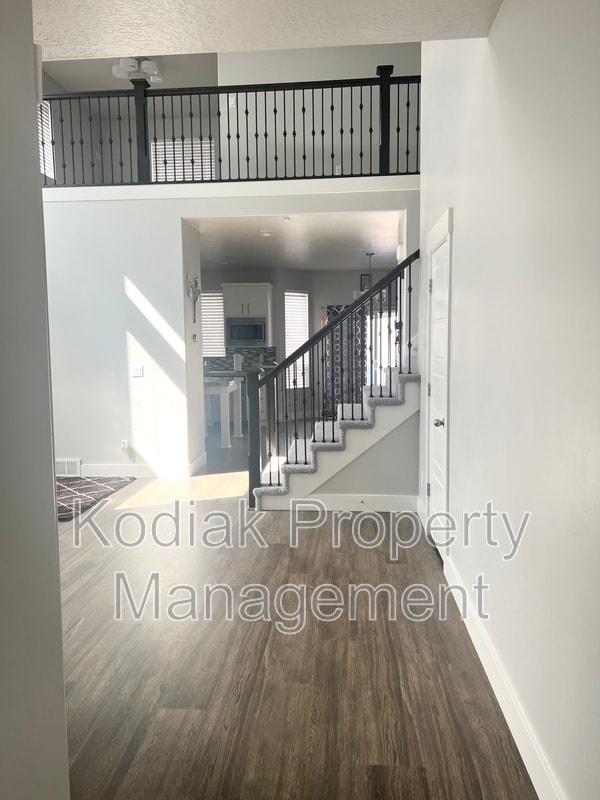 Building Photo - 3733 N Valley Vista Way