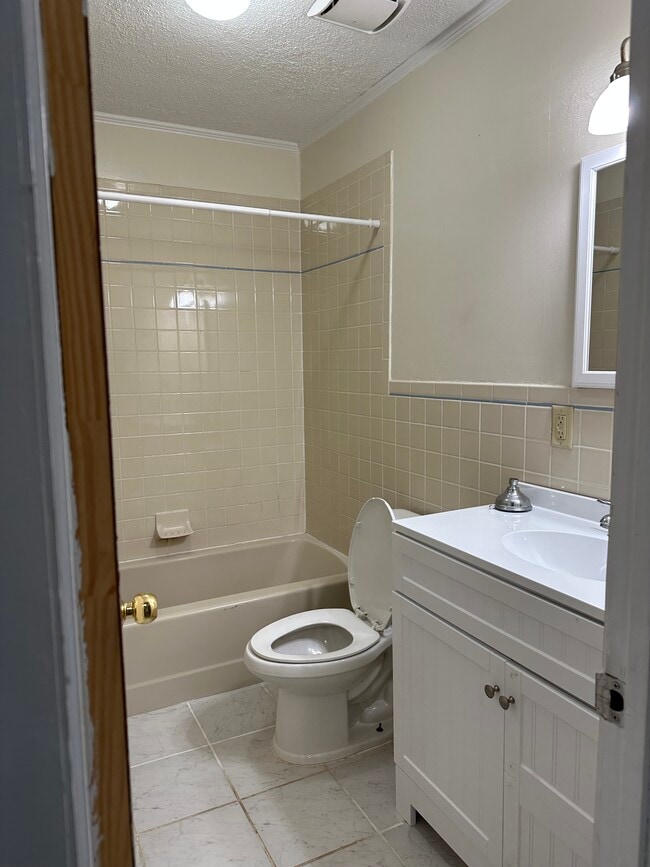 Building Photo - 106 Deerfield Dr