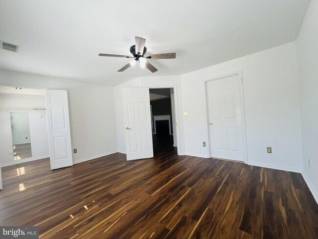 Building Photo - 8095 Lacy Dr