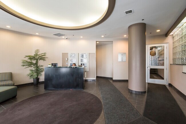 Building Photo - 1309 N Wells St