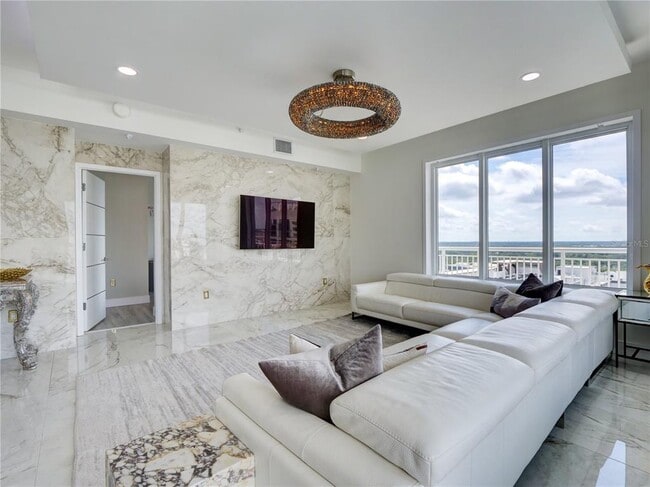 Building Photo - 100 S Eola Dr