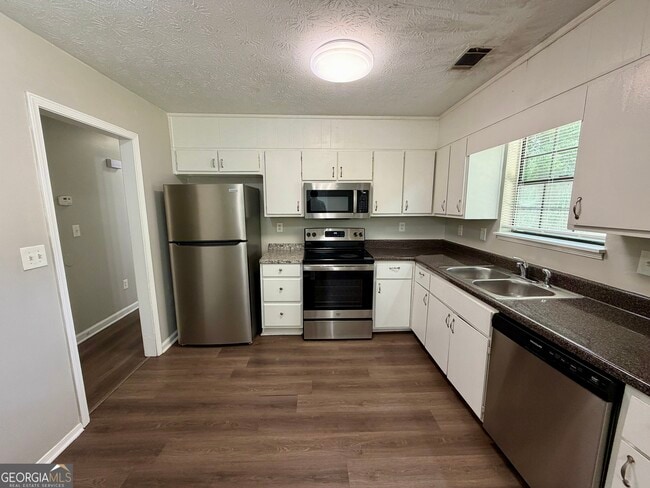 Building Photo - 5663 St Thomas Dr