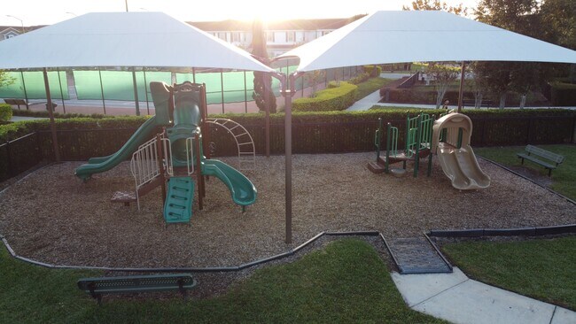 Building Photo - 10090 Sunnifa Aly