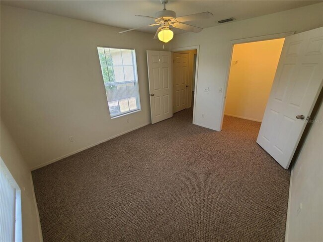 Building Photo - 5903 Willow Ridge Dr