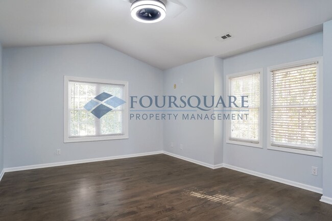 Building Photo - Spacious 3-Bed, 2.5-Bath Single Family Hom...