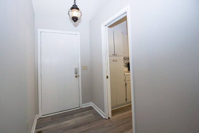 Building Photo - 50 Surry Cir N
