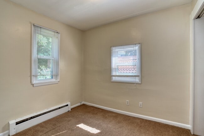 Building Photo - 911 4th St