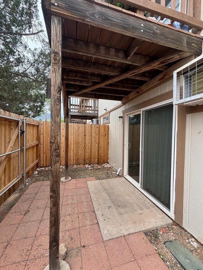 Building Photo - 1200 Lanny Ave