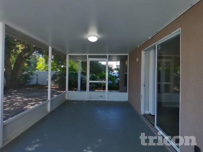 Building Photo - 272 Kings Pond Ave