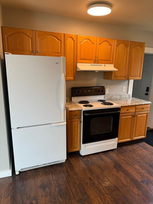 Building Photo - Spacious 4-Bedroom Cle Elum Home with Air ...