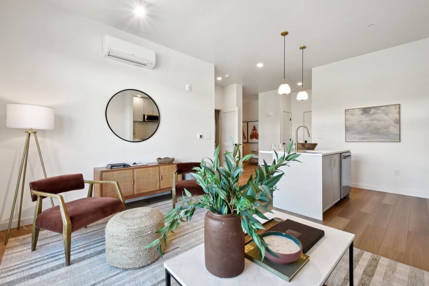 1BR + OFFICE, 1BA - 770SF - The Richmond