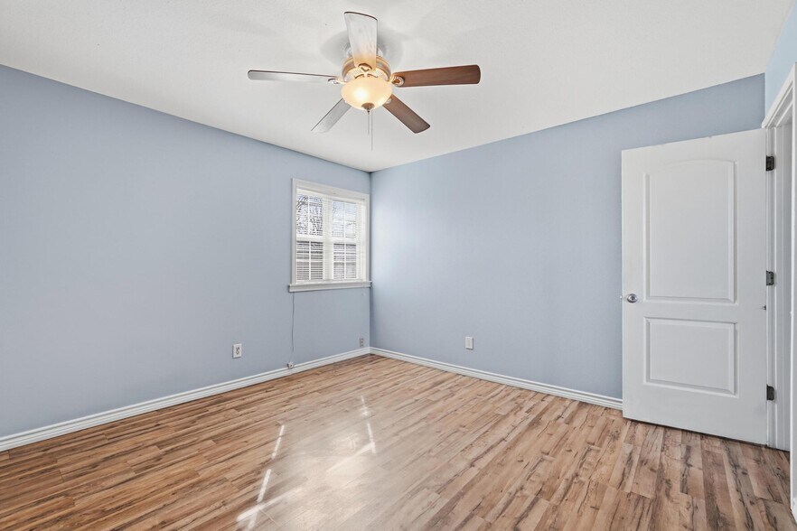 Building Photo - 1741 Pasadena Dr