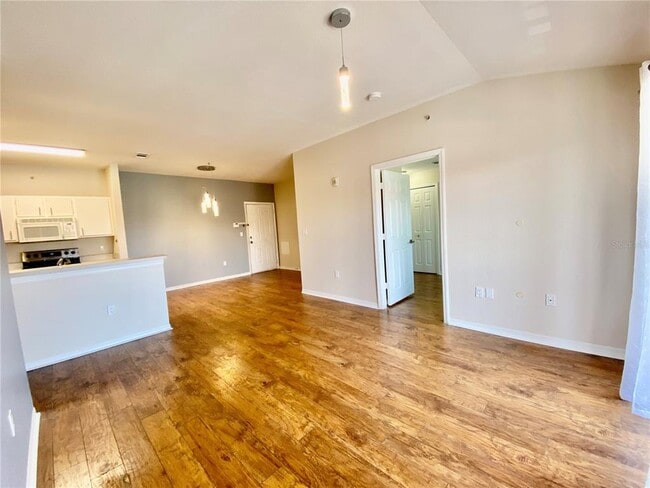 Building Photo - 5467 Vineland Rd