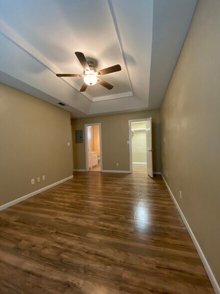 Building Photo - 1209 Swallow Ave