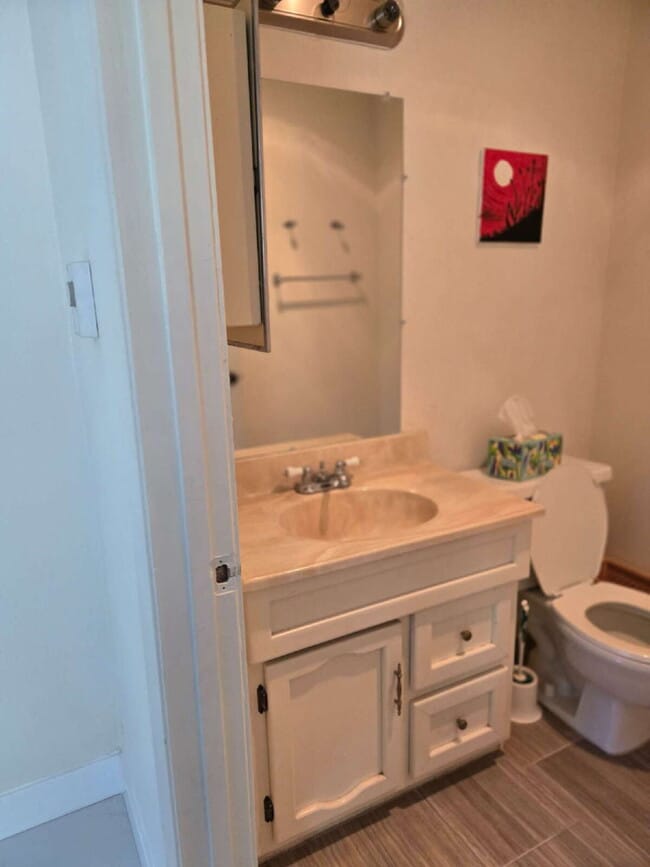 Building Photo - Spacious 3-bed, 2-bath condo is located in the heart of UTC, right on the UCSD bus line! It featu...