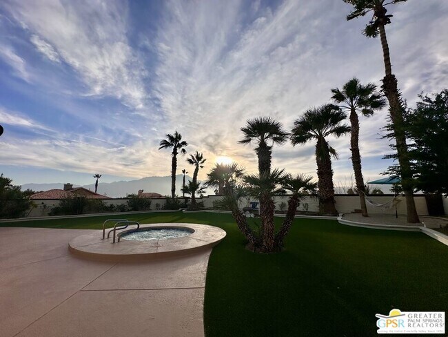 Building Photo - 9939 Vía Real