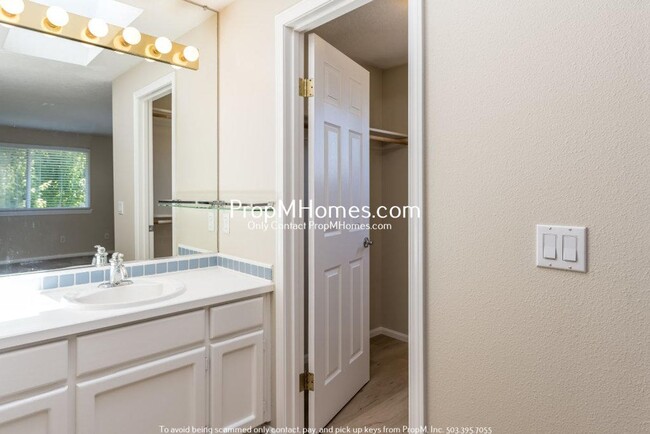 Building Photo - Charming Three Bedroom Home in West Beaver...