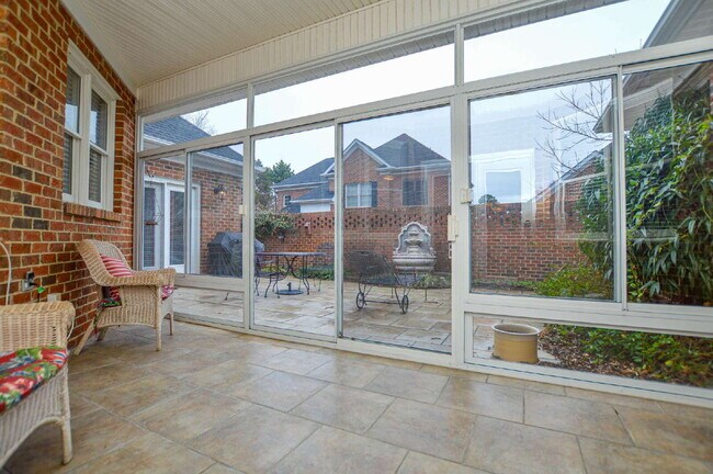 Building Photo - 986 Blakeley Walk