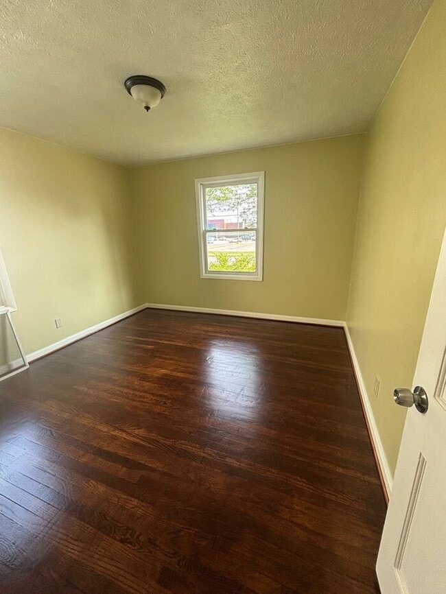Building Photo - Charming 3 beds 1 bath in Maple Heights!