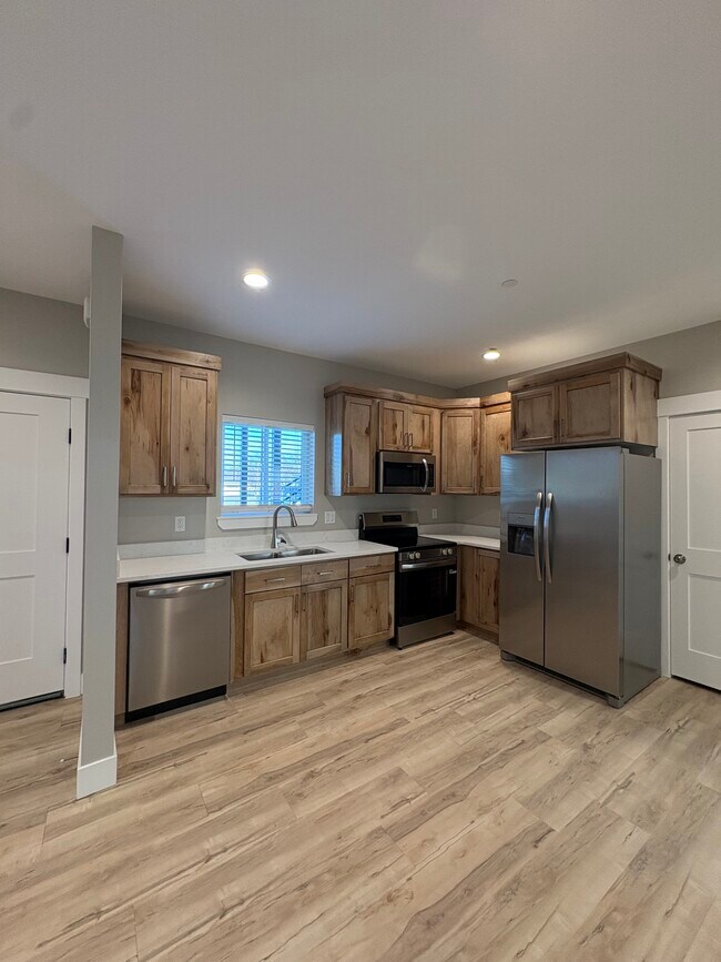 Building Photo - Ririe Apartment unit 5