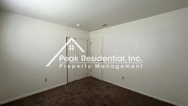 Building Photo - Very Nice 3bd/2ba Citrus Heights Home with 2 Car Garage - Must See!