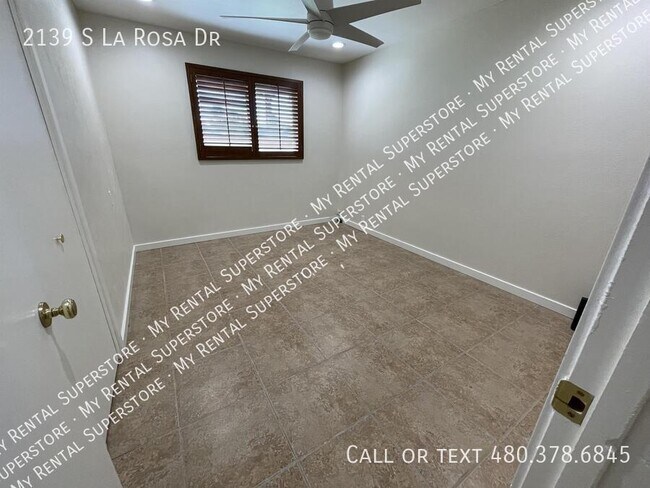 Building Photo - 2139 S La Rosa Dr