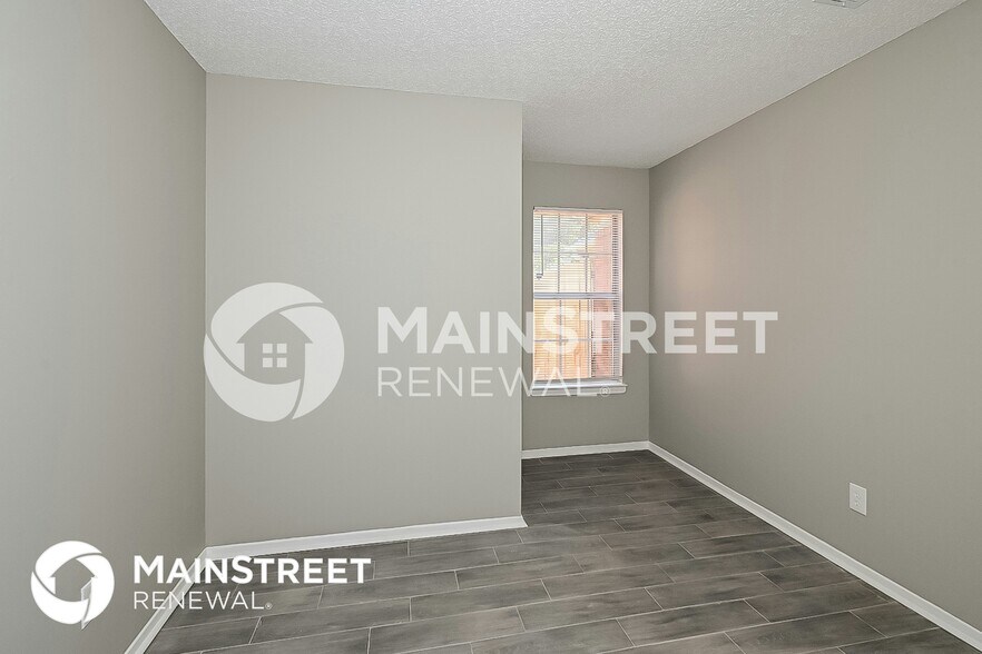 Building Photo - 4568 Summer Creek N