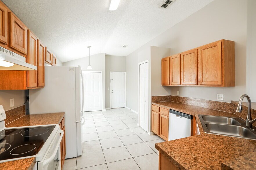 Building Photo - 2912 Brittany Bluff Dr