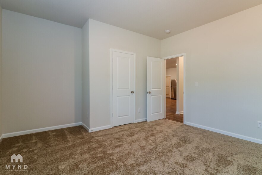 Building Photo - 3359 Bridgewood Dr