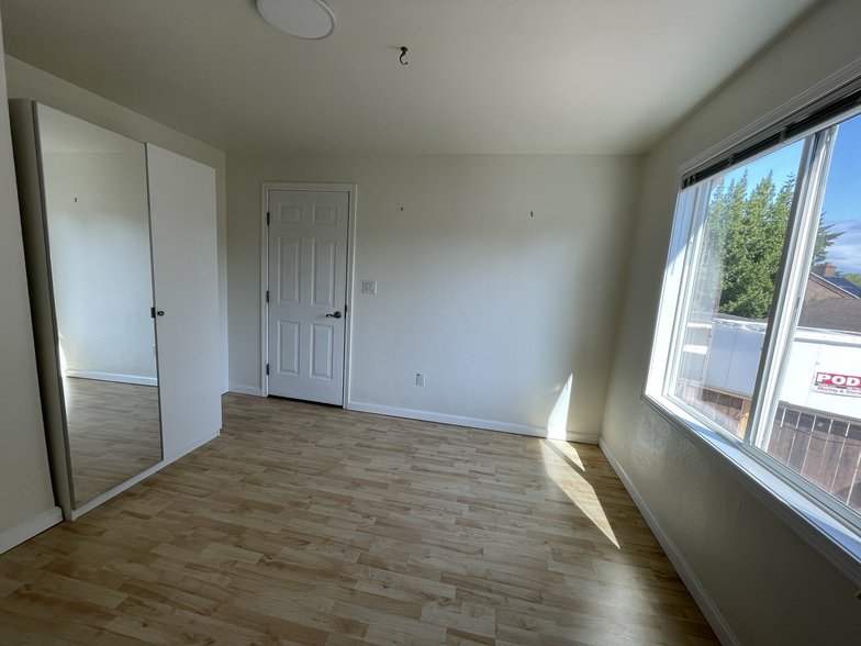 Building Photo - 6608 Linden Ave N
