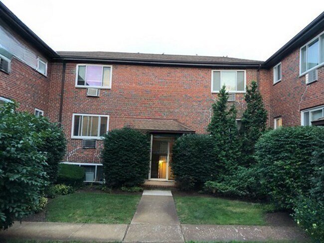 Building Photo - Two Bedroom with Heat & Parking Included Pet Friendly Top Floor
