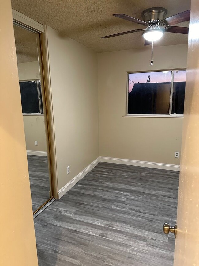 Building Photo - BARSTOW 3 bedroom 2 bath- 2 car garage HOME