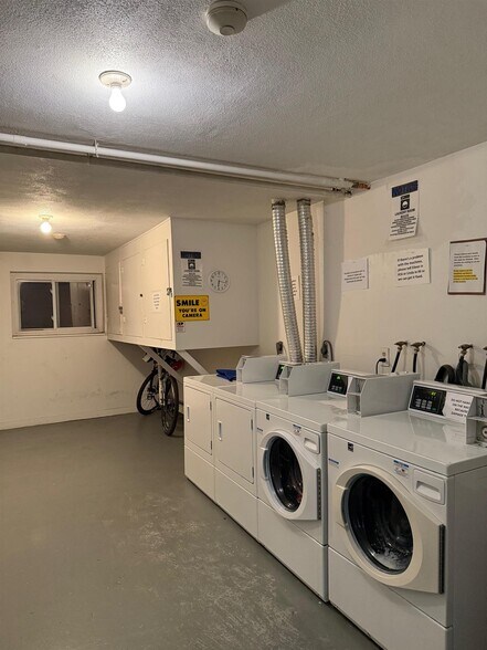 Building Photo - 240 Belmont St