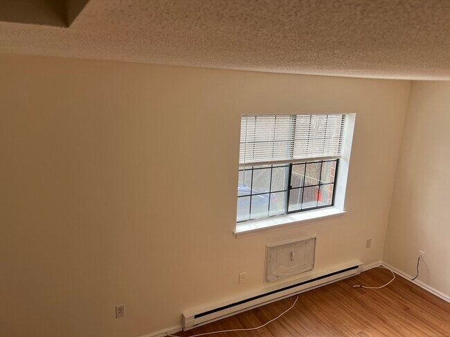 Building Photo - 515 Scott Rd