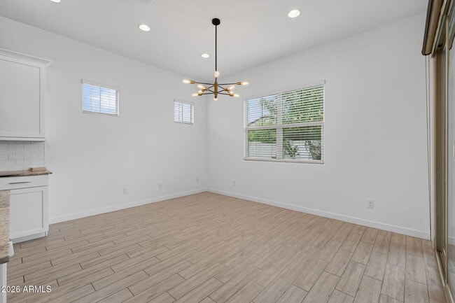 Building Photo - 203 E Birchwood Pl