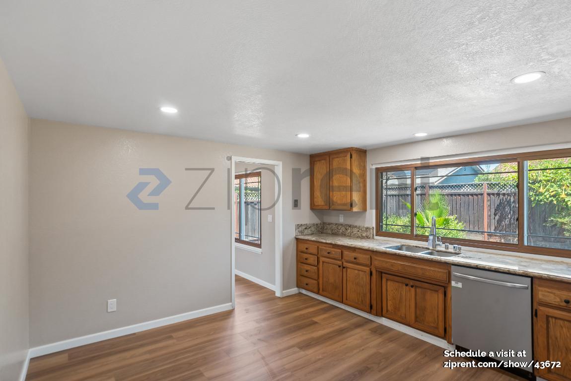 Building Photo - 123 Midwick Dr