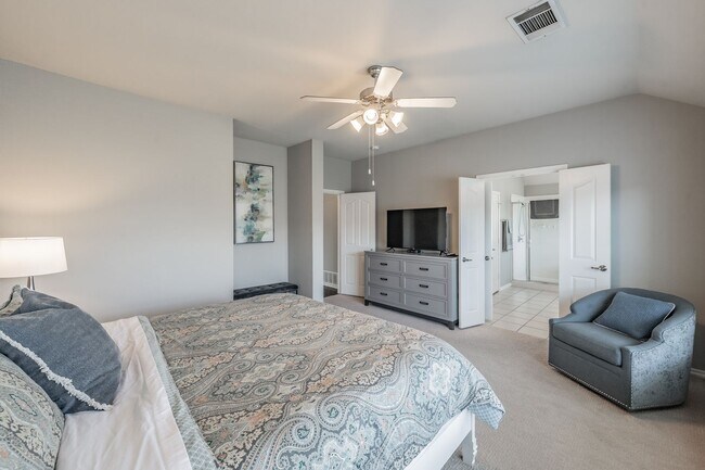Building Photo - The Best in Texas: 3Bed/2Bath w/Spacious Ensuite
