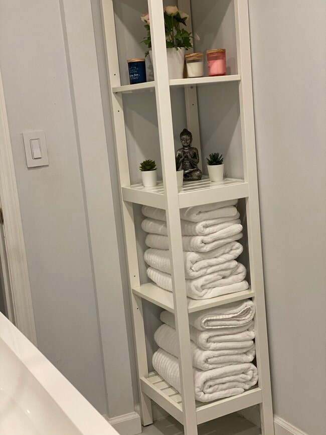 Building Photo - 152 W 9th St