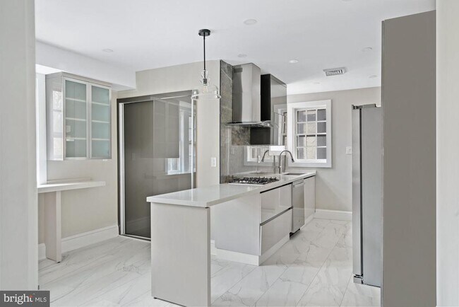 Building Photo - 415 City Ave