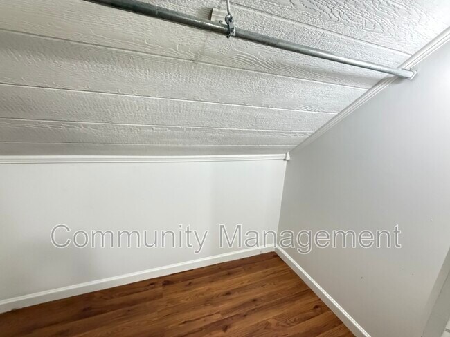 Building Photo - 18819 Greenwell Springs Rd