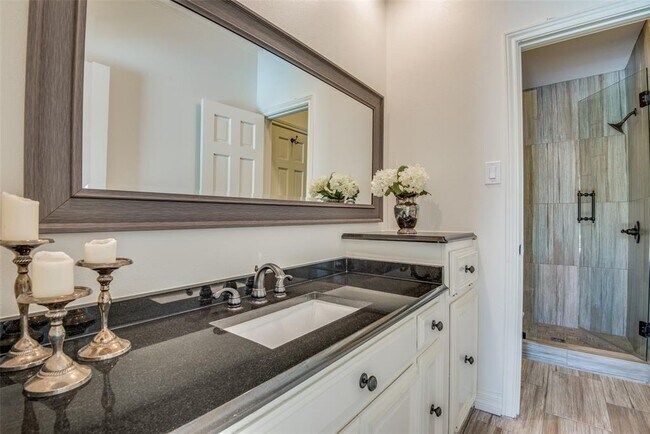 Building Photo - 5812 Richwater Dr