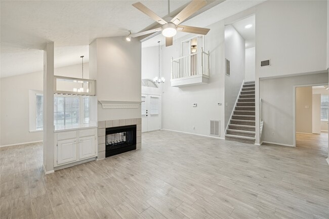 Building Photo - 8610 Lake Crystal Dr