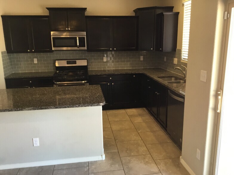 Building Photo - 2711 Full Moon Ct NE