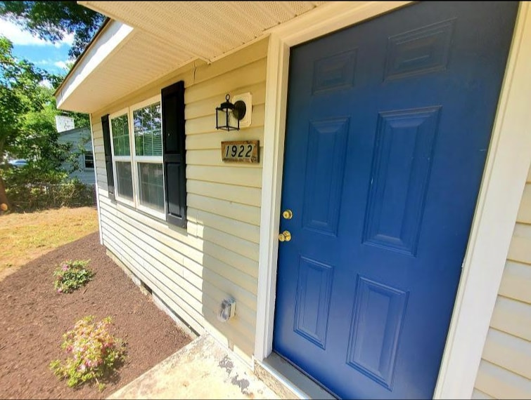 Building Photo - 1922 Oak Hill Ln