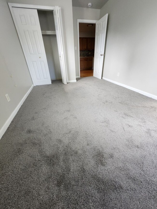 Building Photo - 2 Bedroom Condo in Clinton Township