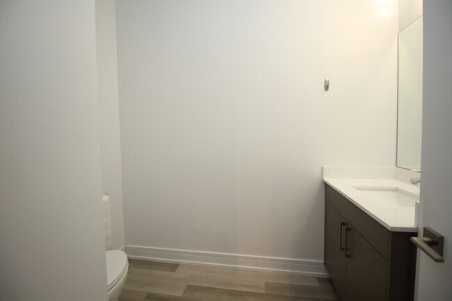 Building Photo - 1554 N Talman Ave