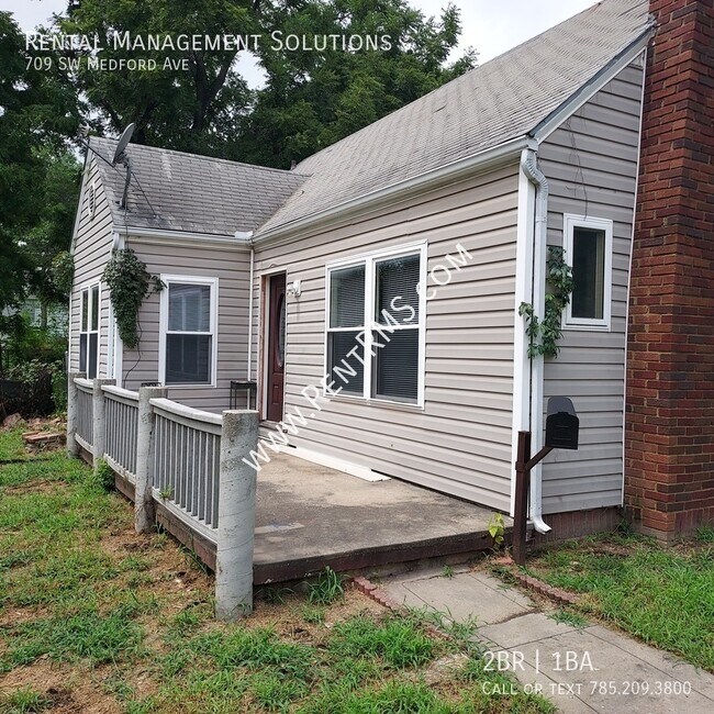 Building Photo - 709 SW Medford Ave