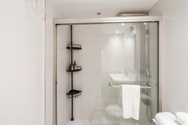 Building Photo - 3801 S Ocean Dr